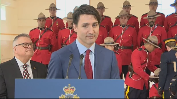 Φαντάροι λιποθύμησαν σε συνέντευξη τύπου του Τριντό! (βίντεο)